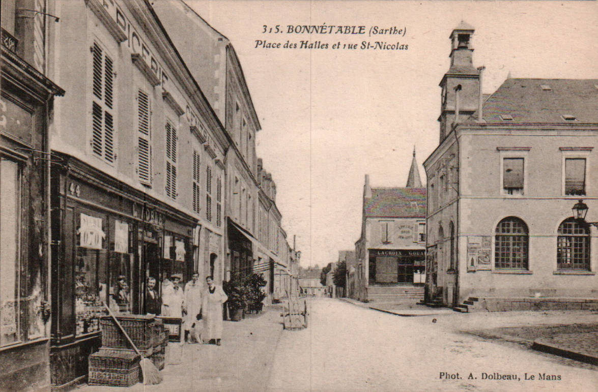 Bonnétable - Place des Halles et rue Saint Nicolas 01