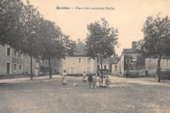 Brûlon - Place des anciennes Halles 01