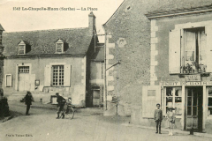 La Chapelle Huon - La Place