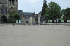 Le Mans en 2017 - Place Aristide Briand - Vue sur l'église Notre-Dame de la Couture et la Préfecture (Sylvie Leveau)