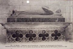 Le Mans - Cathédrale Saint Julien - Intérieur de la Cathédrale - Tombeau de Bérengère de Navarre, veuve de Richard Coeur de Lion et dame douairière du Mans (la Reine Bérengère), morte en 1230