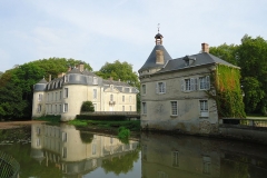 Malicorne sur Sarthe - L'actuel château est construit à la fin du XVIIIème siècle sur les ruines de l'ancienne bâtisse médiévale (Source Internet, Gregofhuest)