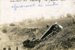 Mamers - Accident du tramway à vapeur le 20 janvier 1910 - Vue de côté (Michèle Ligot Robinet)