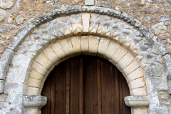 Conlie - Chapelle Saint Hilaire et Saint Eutrope de Verniette 06 - Le portail à dents de scie qui n'est sûrement pas du XIIIème siècle (Philippe Gondard)