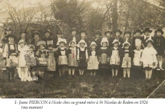 Zone 44 - Saint Nicolas de Redon - Groupes - Photos de classe - PIERCON Jane au 1er rang la 6ème à gauche - Ma maman - 1924 (Françoise Lebreton)