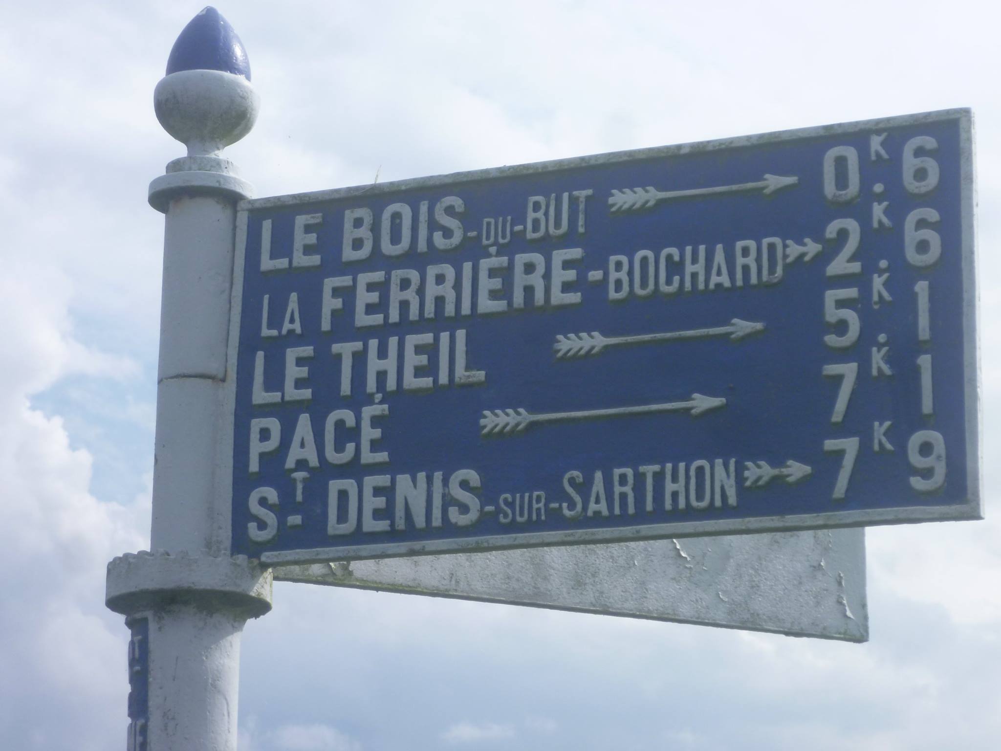 Zone 61 - Saint Céneri le Gérei, lieu dit Le Bois du But sur la D101 - Plaque de cocher - Le Bois du But - La Ferrière Bochard - Le Theil - Pacé - Saint Denis sur Sarthon (Gwéna Tireau)