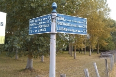 Moncé en Belin, près de la route de la Claverie - Plaque de cocher - Yvré le Pôlin - Pontvallain - Pontibault - Arnage - Gare de Laigné Saint Gervais - Saint Gervais en Belin - laigné en Belin (Jean-Guy Busson)