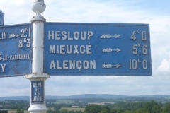 Moulins le Carbonnel, au croisement entre La Tonnelière et La Bigre - Plaque de cocher - Hesloup - Mieuxcé - Alençon (Gwéna Tireau)
