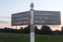 Moulins le Carbonnel, lieu dit La Pigorerie - Plaque de cocher - La Pigorerie - La Godfresne - Gesnes le Gandelin - La Radonnière - La Poterie - Moulins le Carbonnel (Gwéna Tireau)