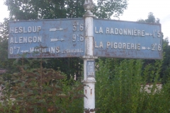 Moulins le Carbonnel, lieu dit La Poterie sur la D150 - Plaque de cocher - Hesloup - Alençon - Moulins le Carbonnel - La Radonnière - La Pigorerie (Gwéna Tireau)
