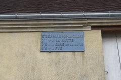 Saint Germain sur Sarthe, rue des Tilleuls - Saint Germain de la Coudre jusqu'en 1952 - Plaque de cocher - La Hutte - Gare de La Hutte - Fyé (Source Internet, Yodaspirine)