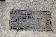 Saint Germain sur Sarthe, rue du Chêne - Saint Germain de la Coudre jusqu'en 1952 - Plaque de cocher - Coulombiers - Chérancé - Piacé - Beaumont sur Sarthe (Source Internet, Yodaspirine)