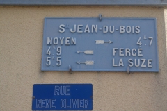 Saint Jean du Bois - Plaque de cocher - Noyen - Fercé - La Suze (Marie-Yvonne Mersanne)