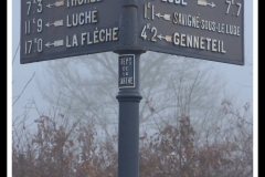 Savigné sous le Lude, au nord est du bourg sur la D305 - Plaque de cocher - Thorée - Luché - La Flèche - Le Lude - Savigné sous le Lude - Genneteil (San Doni)