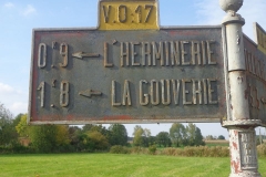 Teloché, à l'est de la route de la Mare - Plaque de cocher - L'Herminerie - La Gouverie (Marie-Yvonne Mersanne)