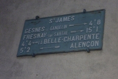 Zone 61 - Héloup, lieu dit Sainte James - Plaque de cocher - Gesnes le Gandelin - Fresnay sur Sarthe - La Belle Charpente - Alençon (Gwéna Tireau)