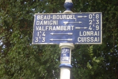 Zone 61 - Lonrai, près du giratoire Les Quatre Croix - Plaque de cocher - Beau Bourdel - Damigni - Valframbert - Lonrai - Cuissai (Gwéna Tireau)