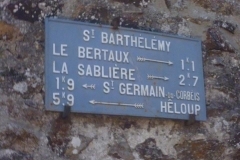 Zone 61 - Saint Germain du Corbéis, lieu dit Saint Barthélémy, rue des Berteaux - Plaque de cocher - Le Bertaux - La Sablière - Saint Germain du Corbéis - Hêloup (Gwéna Tireau)