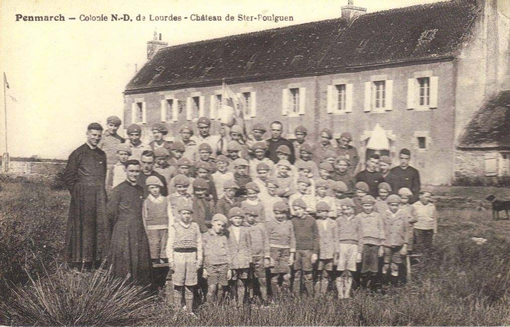 Le Mans - Groupes - Colonies et scouts - LEBRETON Michel - Colonie avec les curés de l'église de Saint Pavin - Vers 1932 (Françoise Lebreton)