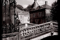 Malicorne sur Sarthe - Le petit pont franchissant les douves du château (Philippe Gondard)