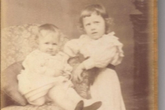 Couples et familles - PIERCON Léon (3 ans) et PIERCON Yvonne (18 mois) - Mon grand père et sa soeur - 1893 (Françoise Lebreton)