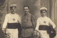 Couples et familles - PIERCON Léon au centre - PIERCON René à gauche - PIERCON Jean à droite - Mon grand père et ses frères - 1919 (Françoise Lebreton)