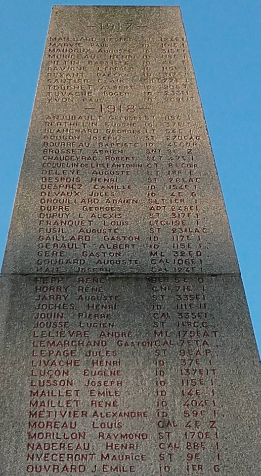 La Flèche - Monument commémoratif - Aux enfants de La Flèche morts pour la France 1914-1918 et 1939-1945 - Face Ouest - Vue 01 (Michel Mimitontonparrain)