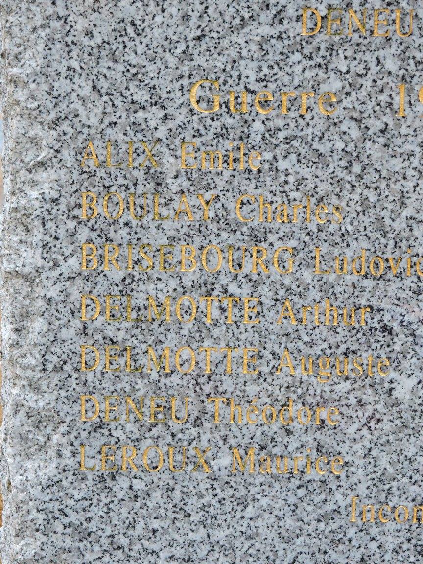 Le Grand Lucé - Monument commémoratif - En hommage à ses morts pour la France Bataille d'Austerlitz, 1914-1918 et 1939-1945 - Vue 03 (Chantale Vieux)