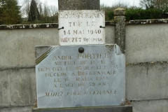 Auvers sous Montfaucon - Monument commémoratif - A nos fils morts pour la France 1914-1918 et 1939-1945 - Vue 02