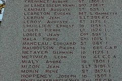 La Flèche - Monument commémoratif - Aux enfants de La Flèche morts pour la France 1914-1918 et 1939-1945 - Face Est - Vue 03 (Michel Mimitontonparrain)