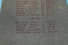 La Flèche - Monument commémoratif - Aux enfants de La Flèche morts pour la France 1914-1918 et 1939-1945 - Face Ouest - Vue 03 (Michel Mimitontonparrain)