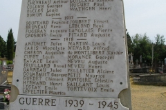 Lavarré - Monument commémoratif - Monument aux morts 1914-1918 et 1939-1945 - Vue 01 (Michel Rogerie)