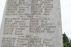 Lavarré - Monument commémoratif - Monument aux morts 1914-1918 et 1939-1945 - Vue 02 (Michel Rogerie)