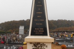 Lombron - Monument commémoratif - Aux enfants de Lombron morts pour la patrie 1914-1918 et 1939-1945 - Vue 01 (Romain Christopher Guillaume Lépine)