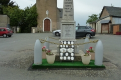 Neuvillette en Charnie - Monument commémoratif - A nos enfants morts pour la France 1914-1918 et 1939-1945 - Vue 01 (Sylvie Leveau)