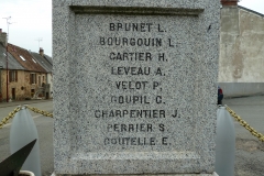 Neuvillette en Charnie - Monument commémoratif - A nos enfants morts pour la France 1914-1918 et 1939-1945 - Vue 04 (Sylvie Leveau)