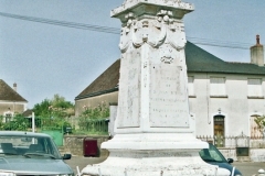 Saint Jean d'Assé - Monument commémoratif - Monument aux morts 1914-1918 (Archives départementales de la Sarthe, 2 O 296-7)
