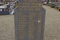 Sillé le Guillaume - Monument commémoratif - Ici reposent 14 Soldats Sénégalais lâchement assassinés le 19 Juin 1940 (Marie-Yvonne Mersanne)