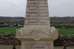 Sillé le Guillaume - Monument commémoratif - Monument aux morts - Vue 01 (Marie-Yvonne Mersanne)
