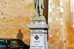 Tuffé - Monument commémoratif - A la glorieuse mémoire de ses enfants morts pour la patrie 1914-1918 et 1939-1945 (Archives départementales de la Sarthe, 2 O 372-9)