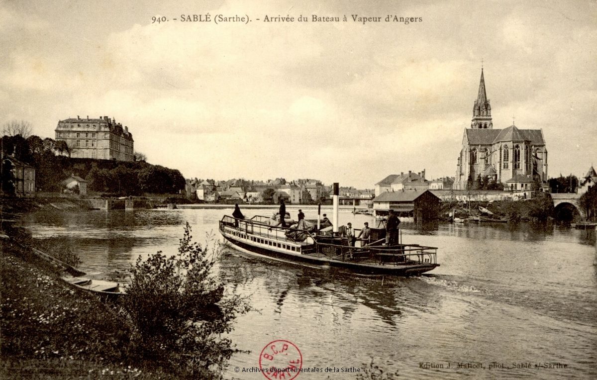 Sablé sur Sarthe - Arrivée du Bateau à Vapeur d’Angers - Cliché Malicot, début du XXe siècle (Archives départementales de la Sarthe, 2 Fi 3004)